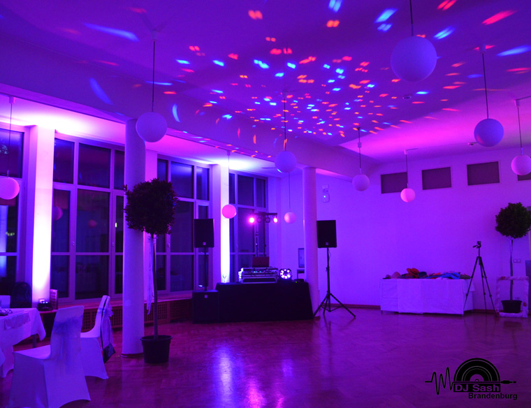 LED-BAR Effektlichter Veranstaltungstechnik Hochzeit BrandenburgLED- BAR auf Stativ & Effektlichter - DJ Paket 2